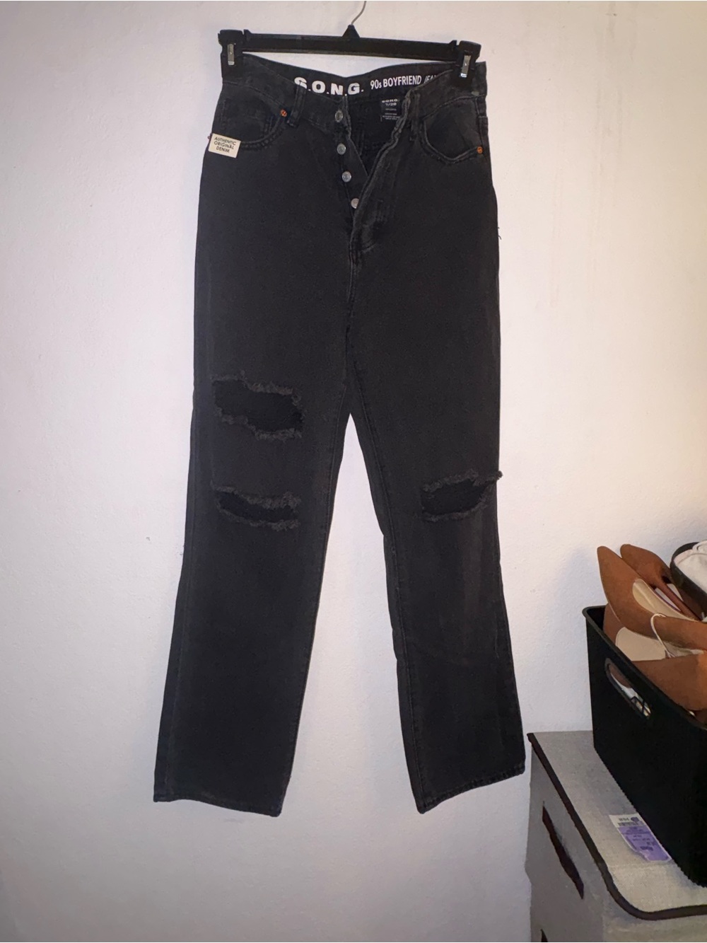 Relaxed Black Distressed Boyfriend Jeans - 90s Boyfriend Style